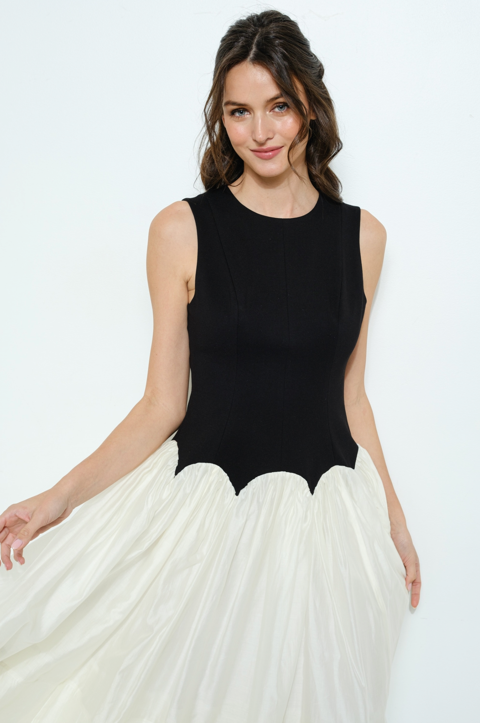 Scalloped Contrast Fit & Flare Midi Dress