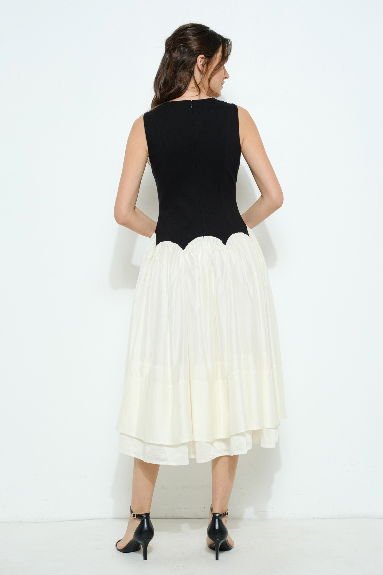 Scalloped Contrast Fit & Flare Midi Dress