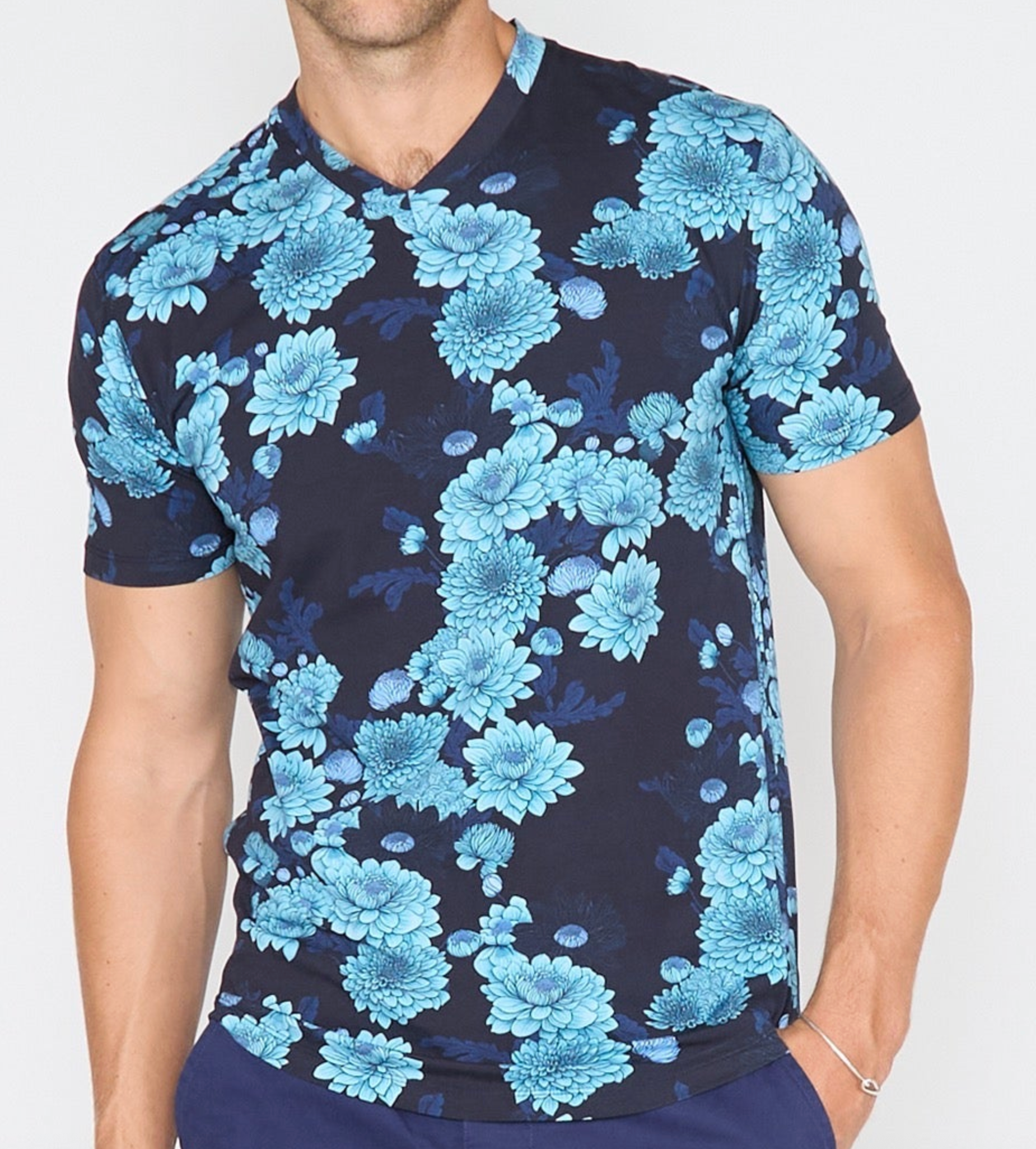 MAZE SERIOUS FLORAL V-NECK TEE - NAVY