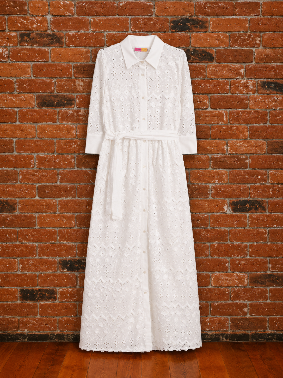WHITE EMROIDERED DRESS WITH BELT