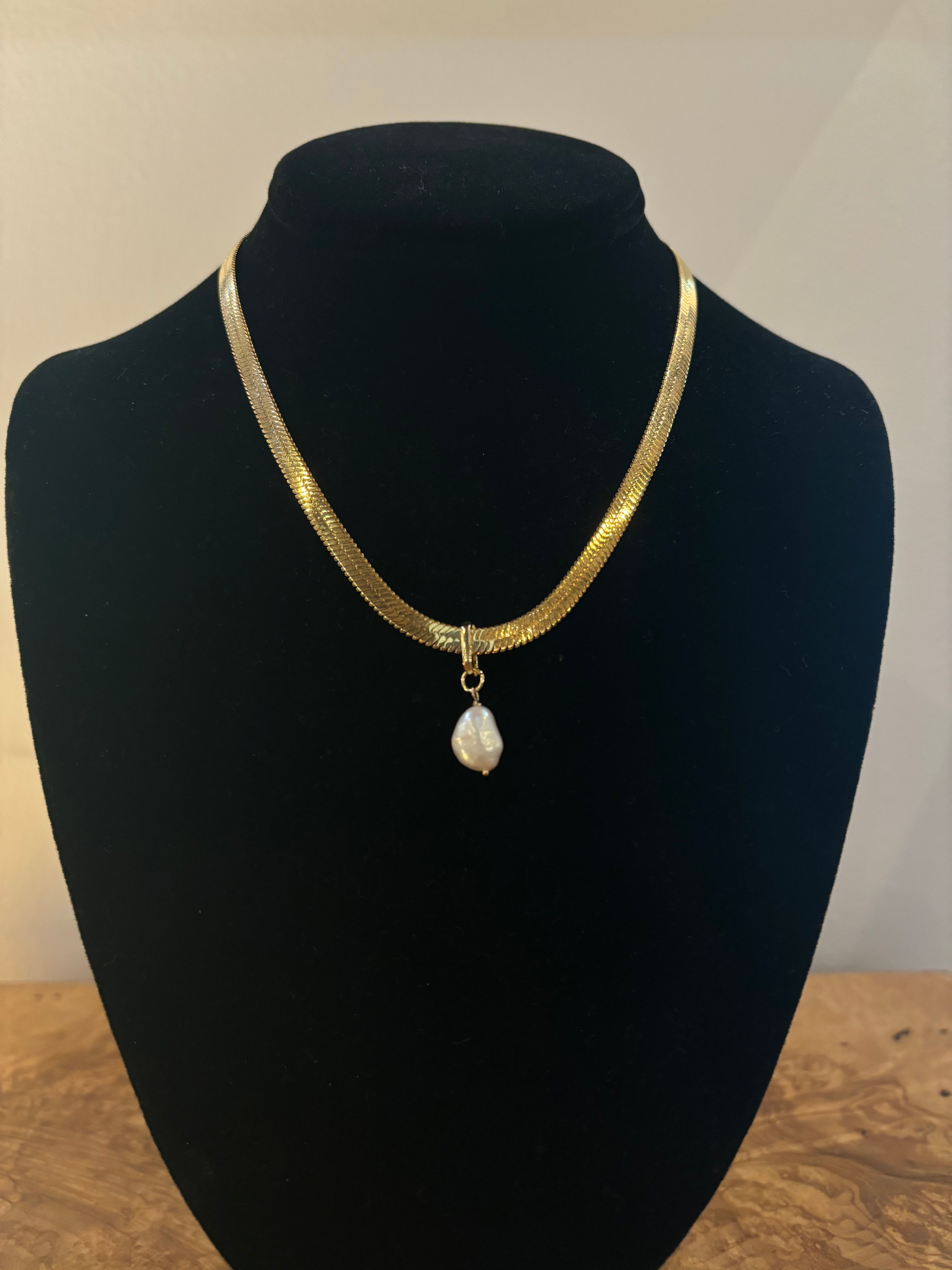 Gold Herringbone Choker with Pearl
