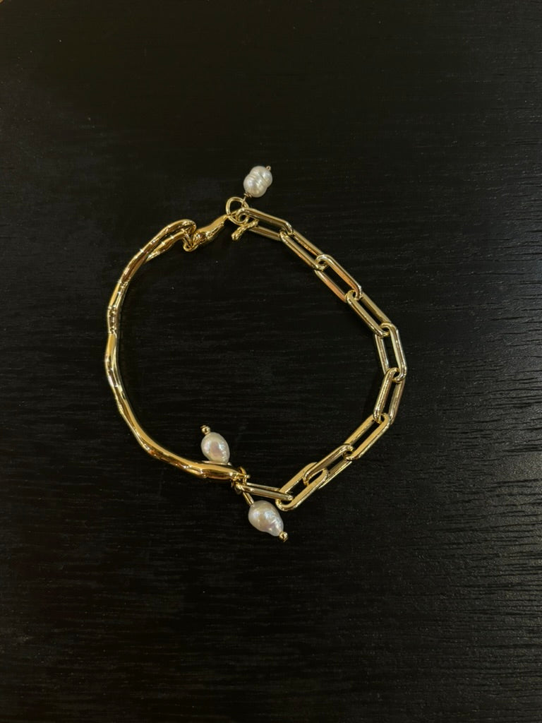 Gold Paperclip Bracelet with Pearl