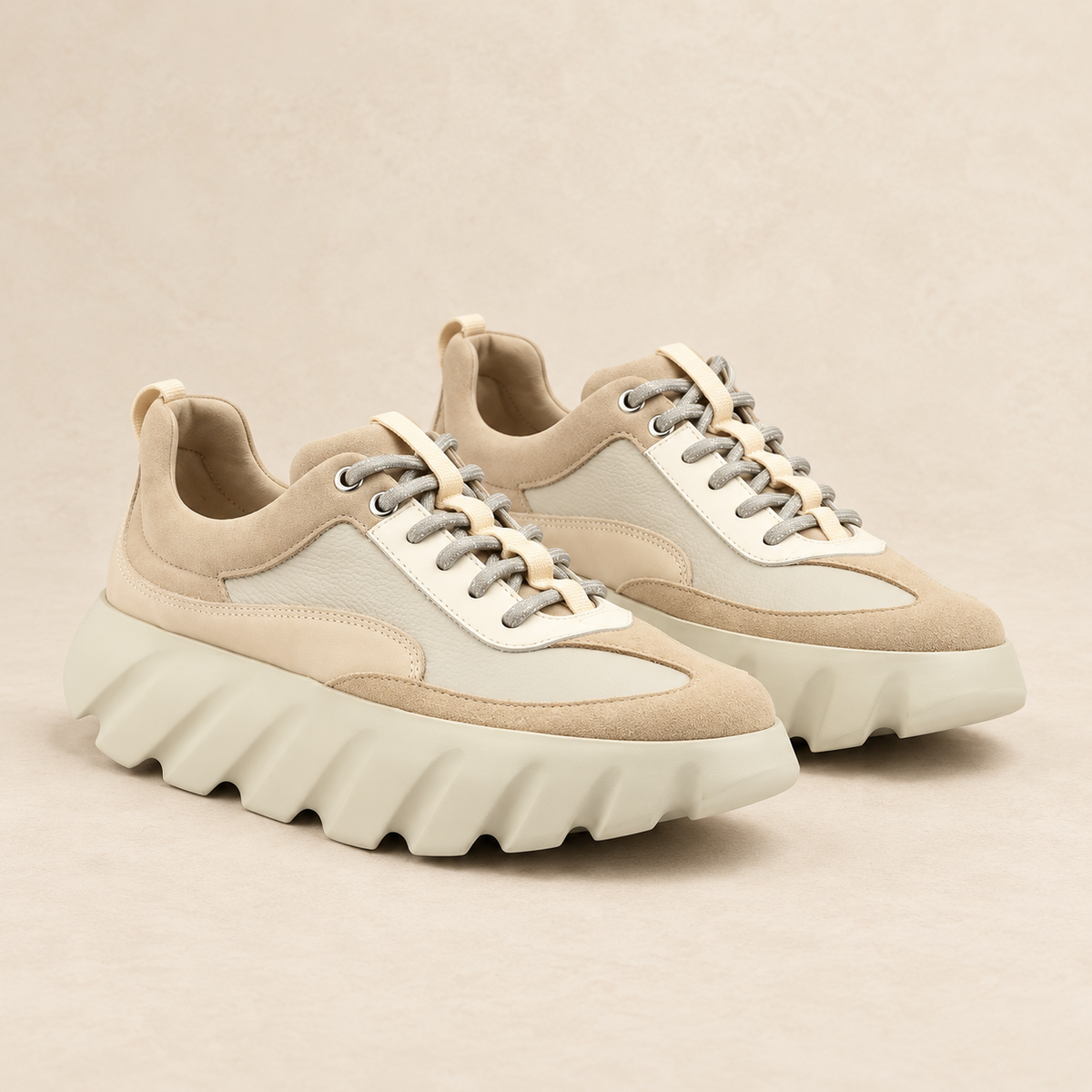 Tura Flow Sneaker