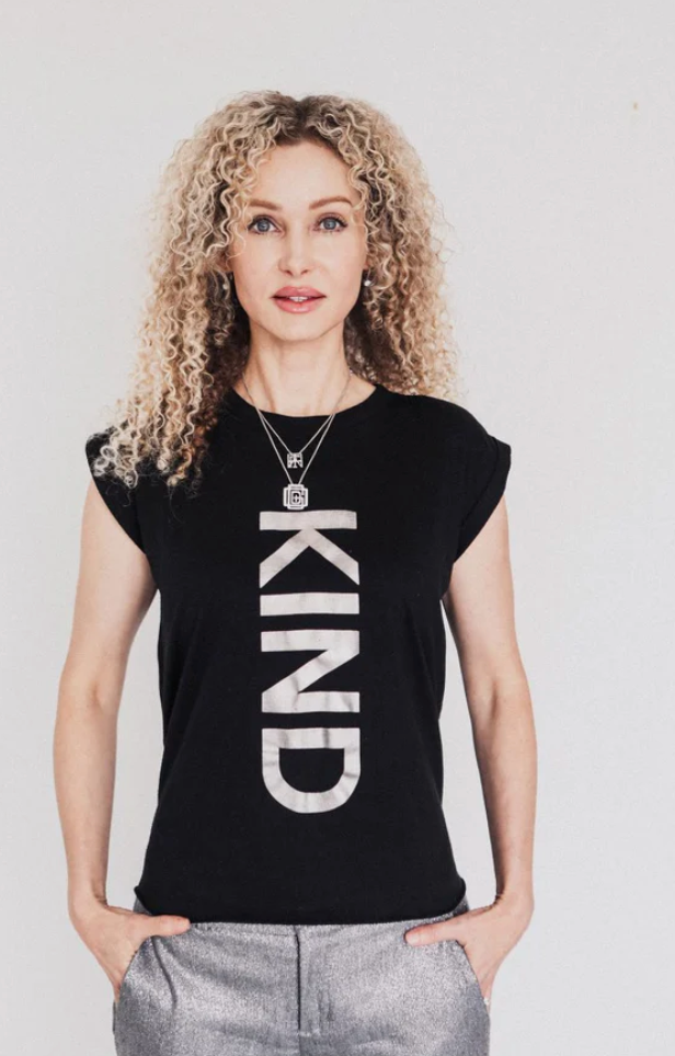 T - Shirt: KIND by Maja Arnold