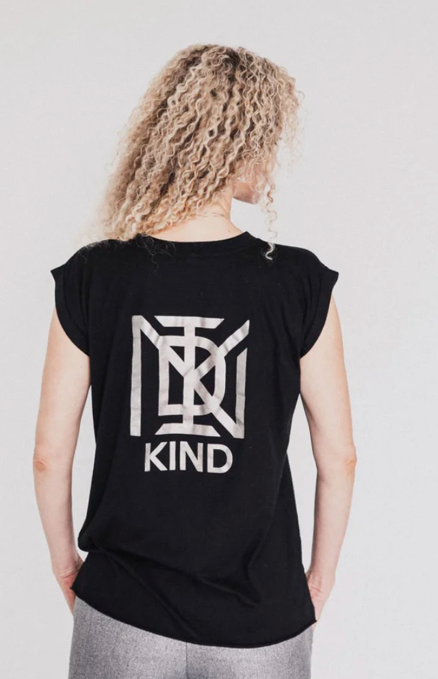 T - Shirt: KIND by Maja Arnold