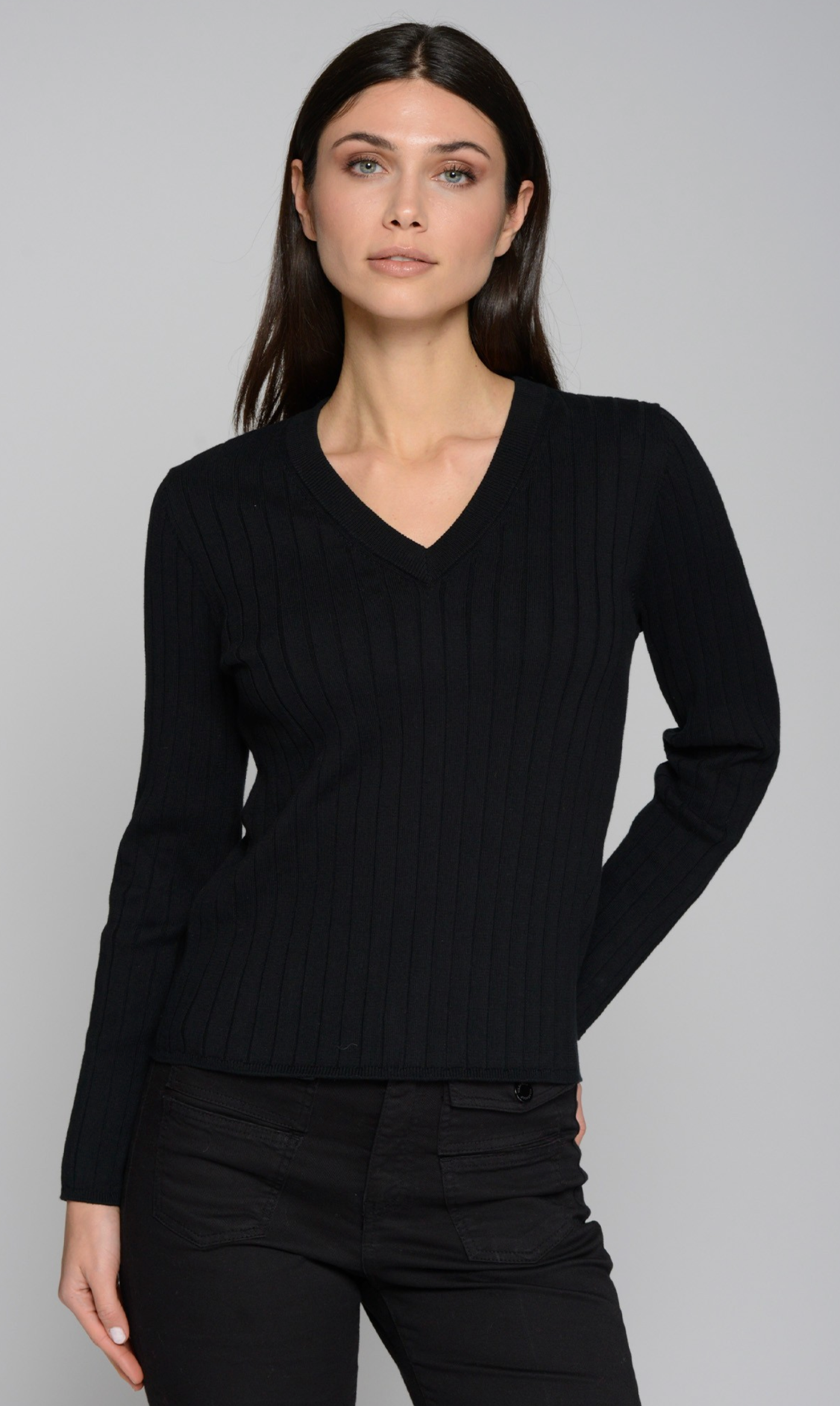 KNITWEAR V NECK BLACK SWEATER