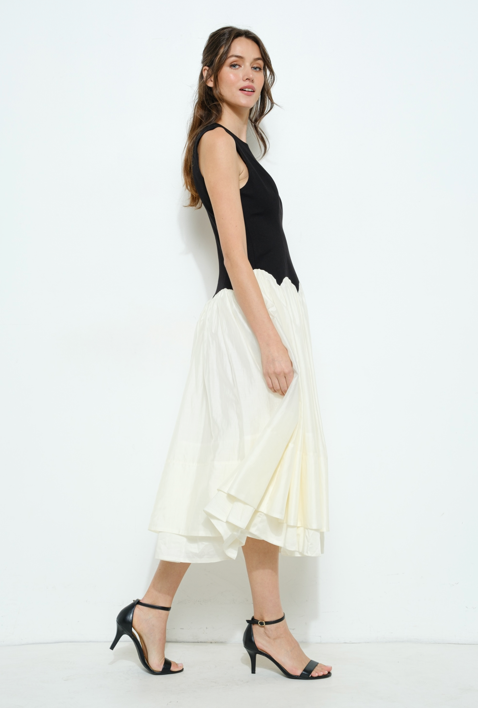 Scalloped Contrast Fit & Flare Midi Dress