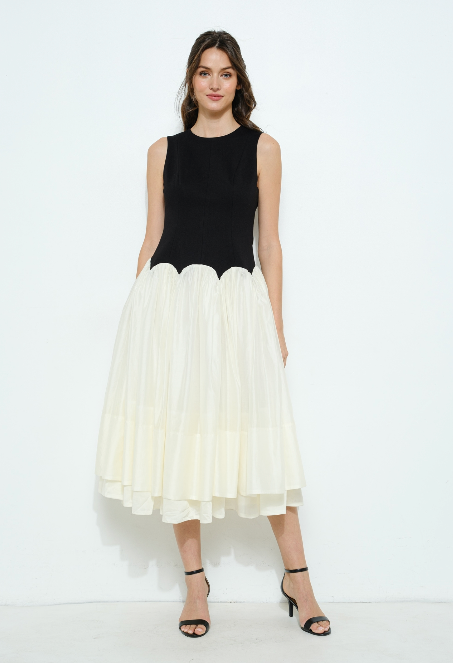Scalloped Contrast Fit & Flare Midi Dress